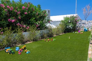 Property grounds - Seaside Villa with Heated Pool, By Hellocrete (Pigianos Kampos)