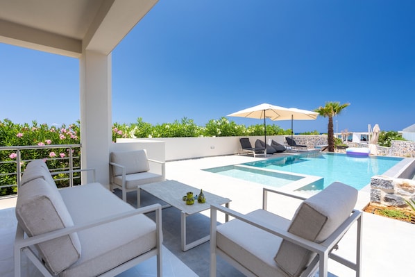 A heated pool - Seaside Villa with Heated Pool, By Hellocrete (Pigianos Kampos)
