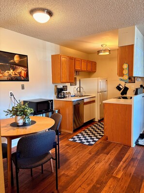 Private kitchen - Quiet Condo Near CU and Trails (Boulder)