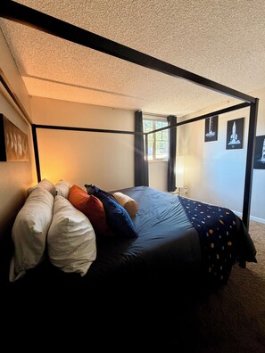 WiFi, bed sheets - Quiet Condo Near CU and Trails (Boulder)