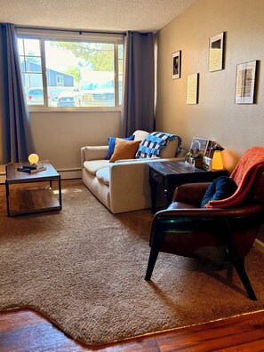 Living area - Quiet Condo Near CU and Trails (Boulder)