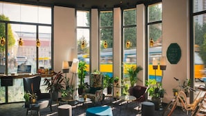 Hus | Lobby