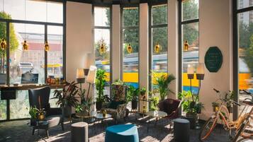 Hus | Lobby