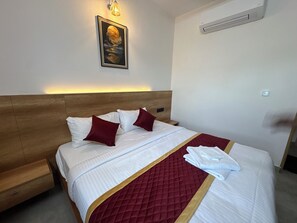 Premium Room | Desk, free WiFi - Adikesh Residency (Tiruvannamalai)