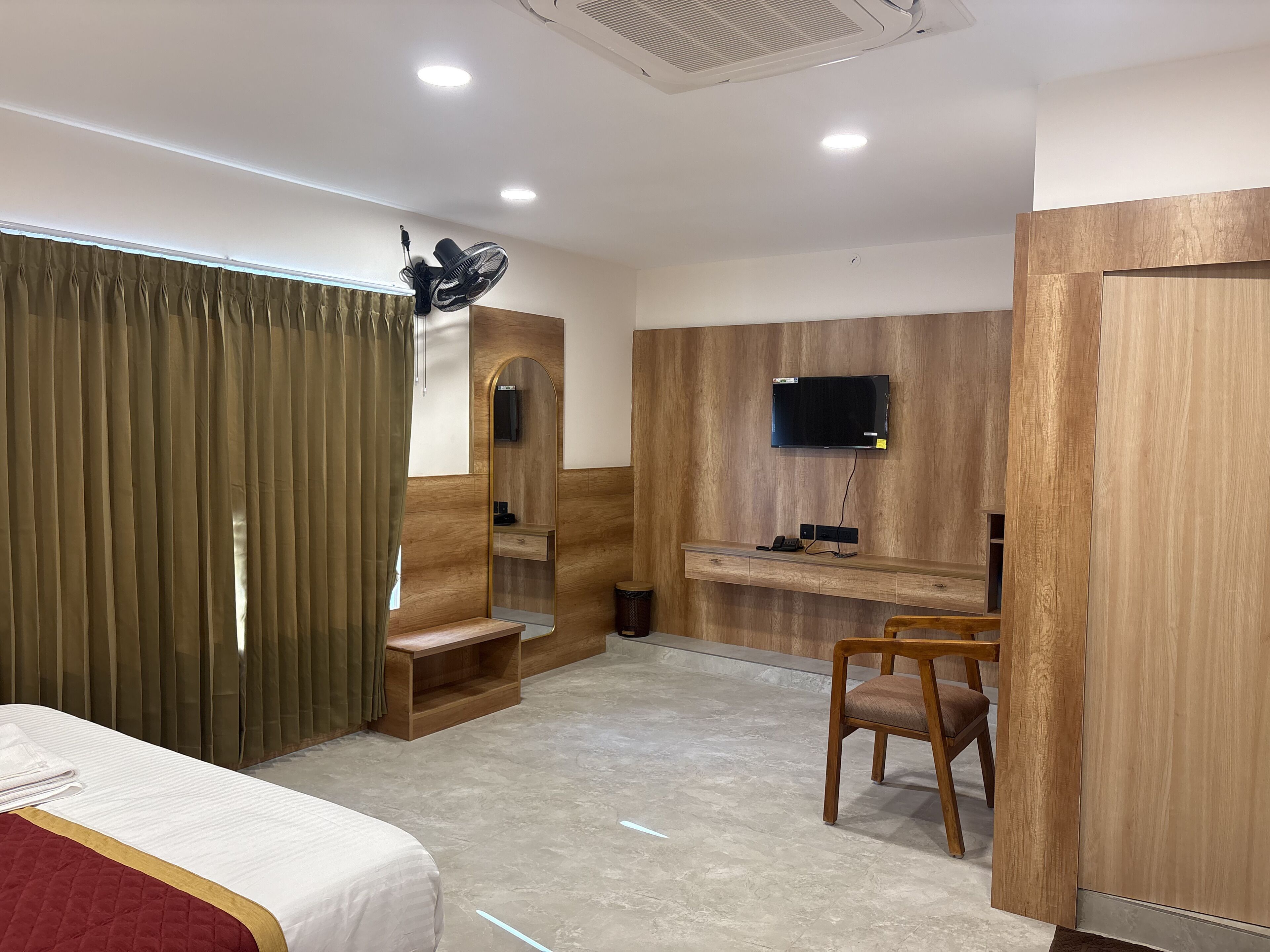 Suite | Una scrivania, Wi-Fi gratuito
