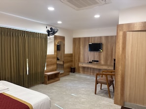 Suite | Una scrivania, Wi-Fi gratuito