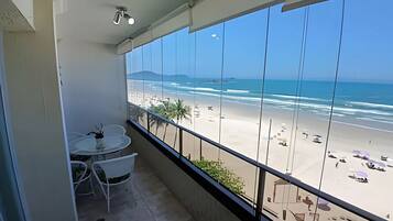 Deluxe Apartment, Beach View | Outdoor dining