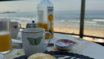 Deluxe Apartment, Beach View | Outdoor dining