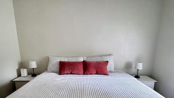 Iron/ironing board, WiFi, bed sheets