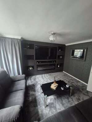 Living area - Conveniently located two bed ground floor apartment (Southport)