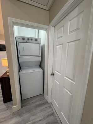 Interior - Brenda Blue - Near World Cup, Stadium & Downtown (Decatur)