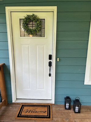 Exterior detail - Brenda Blue - Near World Cup, Stadium & Downtown (Decatur)