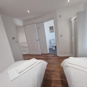 4 bedrooms, free WiFi, bed sheets