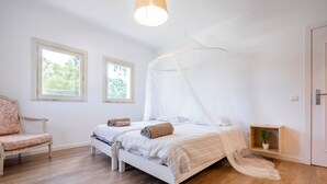 Room - Cabanas Jardim da Ria: a private home with a large garden, a pool, and views of the estuary (Tavira)