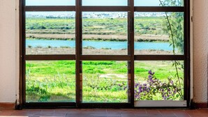Interior - Cabanas Jardim da Ria: a private home with a large garden, a pool, and views of the estuary (Tavira)