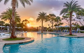 Pool - Resort with 2 bedrooms, 2 Bathrooms, Kitchen Dining Room in Hilton Head Island. (Hilton Head Island)