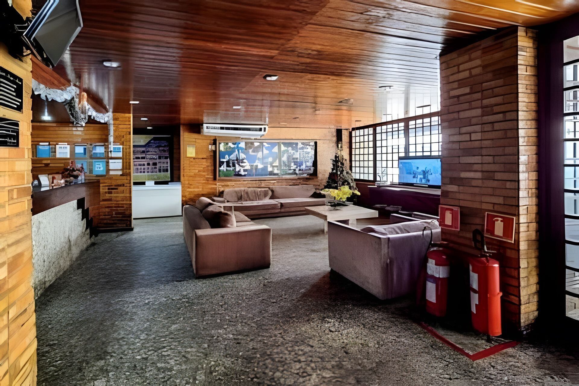 Apartamento básico | Saguão