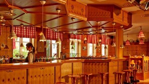 Hus | Bar (på boendet)