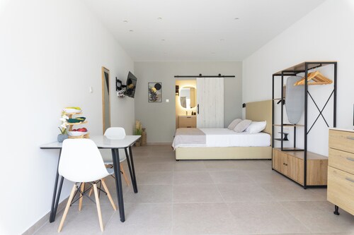 Napa Heights Studio 1