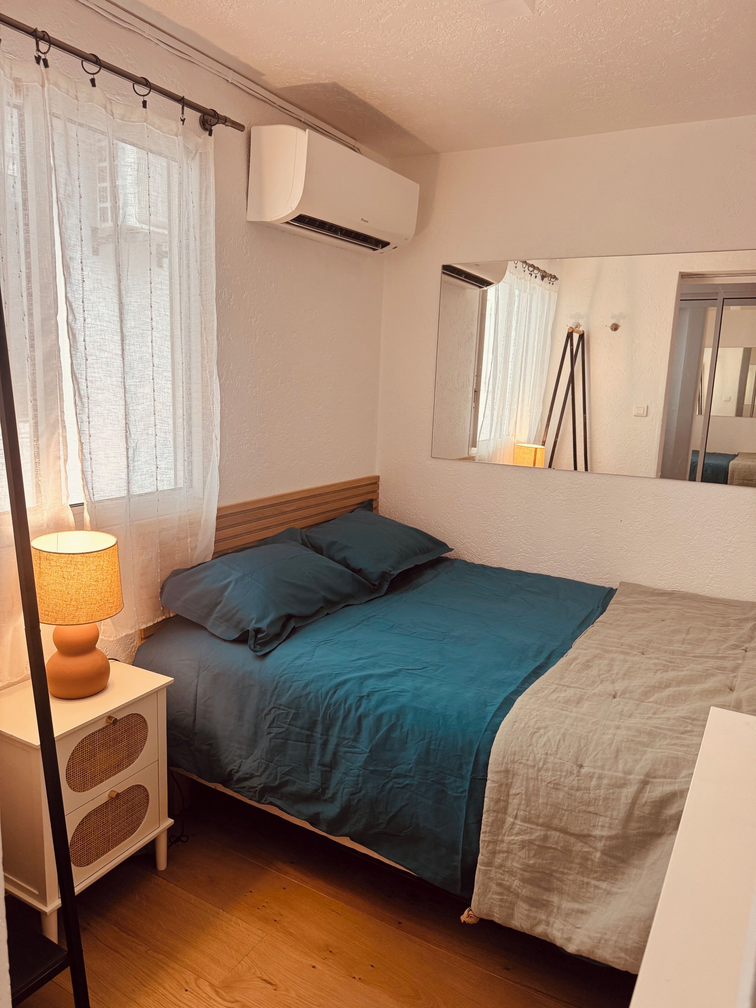 2 slaapkamers, een bureau, een strijkplank/strijkijzer, gratis wifi