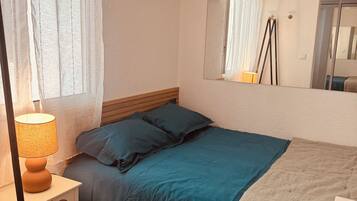 2 slaapkamers, een bureau, een strijkplank/strijkijzer, gratis wifi