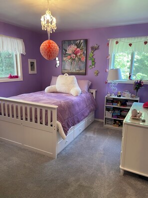 4 bedrooms, iron/ironing board, WiFi, bed sheets - Spacious 4-bedroom house in northern Westchester with sweeping views (Montrose)
