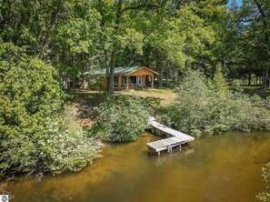 Exterior - Serene 2-bedroom cabin on Little Manistee River -Fisherman's paradise (Manistee)