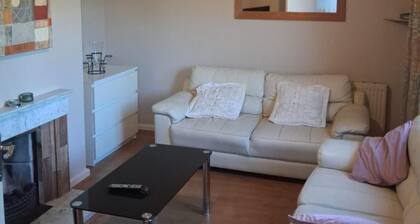 North Dublin 2-bed House, Sleeps 4