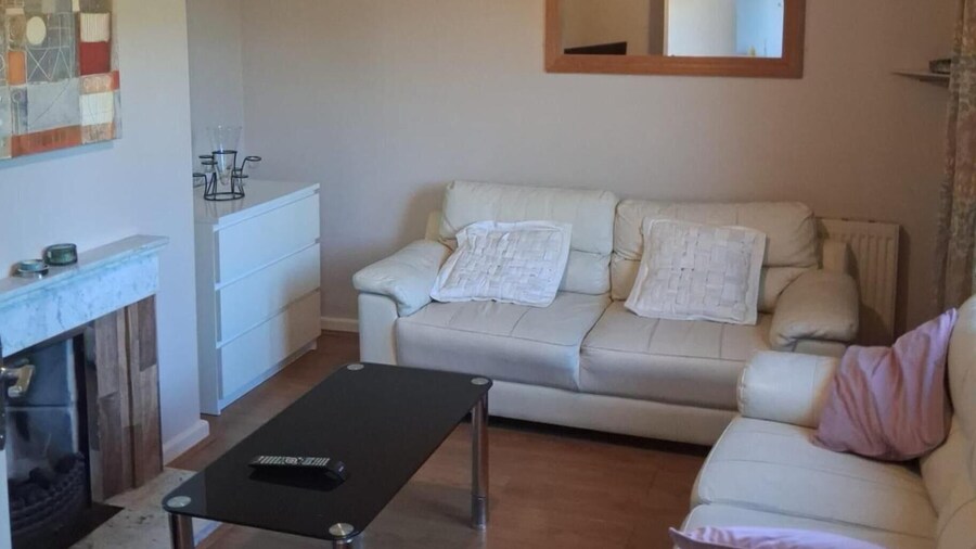 North Dublin 2-bed House, Sleeps 4