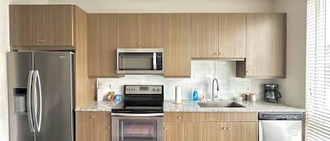 Coffee/tea maker, fridge, microwave, oven