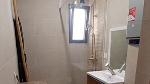 Shower, toilet paper - L'Ecrin du Sud 4 pers à 100m du camp naturiste (Agde)