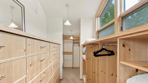 6 quartos, ferros/tábuas de passar roupa, Wi-Fi, roupa de cama