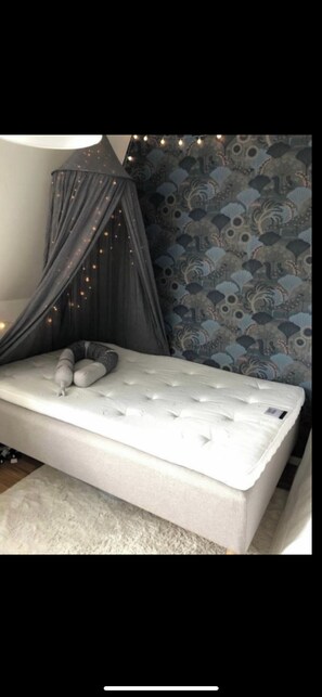 Iron/ironing board, WiFi, bed sheets - Vrbo Property (Vällingby)