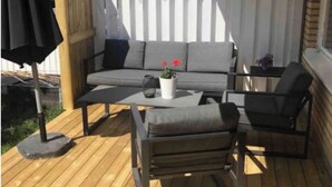 Terrace/patio - Beautiful 4-bedroom home with parking and a garden (Vällingby)