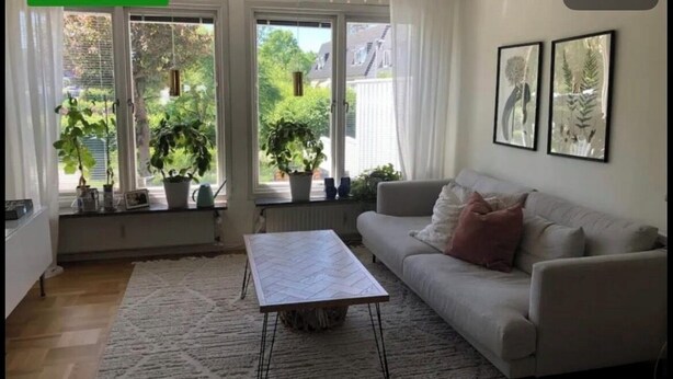 Living area - Beautiful 4-bedroom home with parking and a garden (Vällingby)