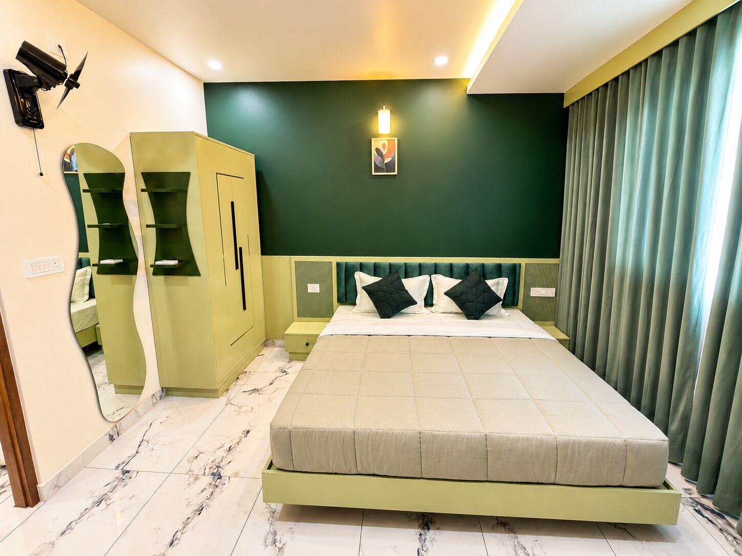 Premium Suite, Air conditioning, Mountain View | Frette Italian sheets, premium bedding, minibar, desk