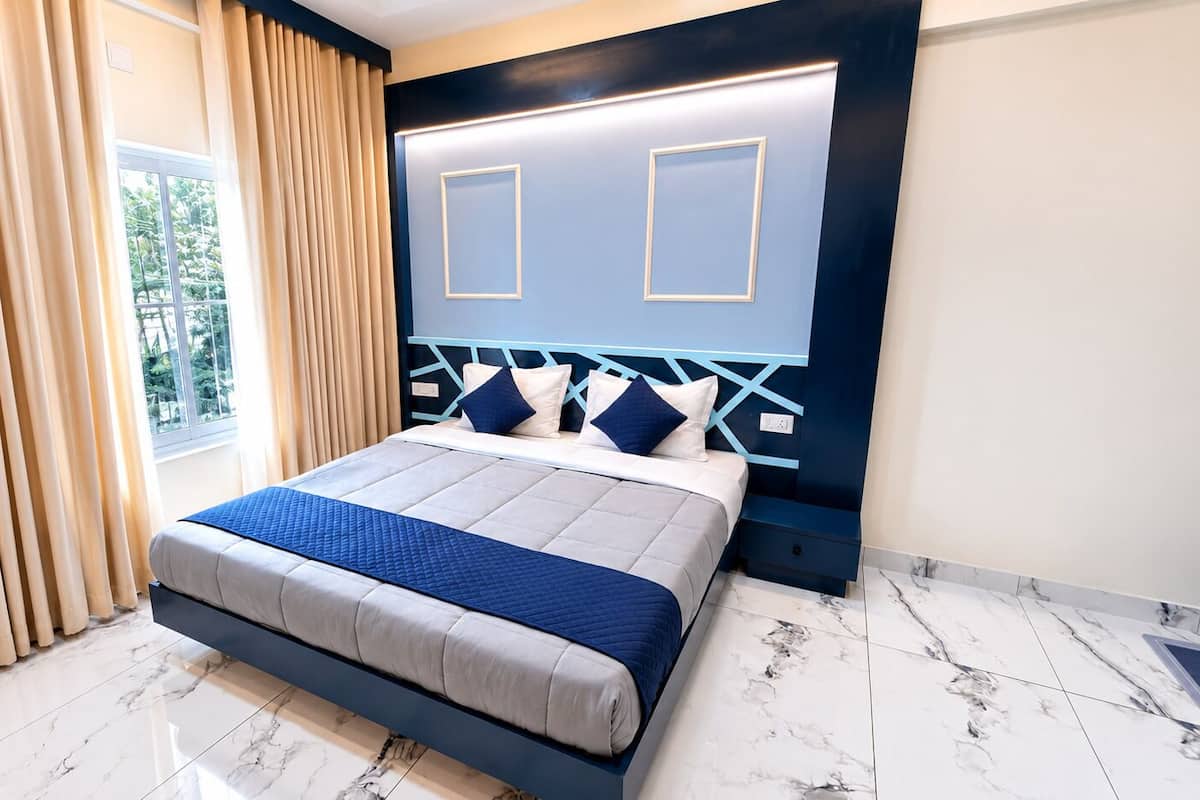 Deluxe Suite, Mountain View | Frette Italian sheets, premium bedding, minibar, desk