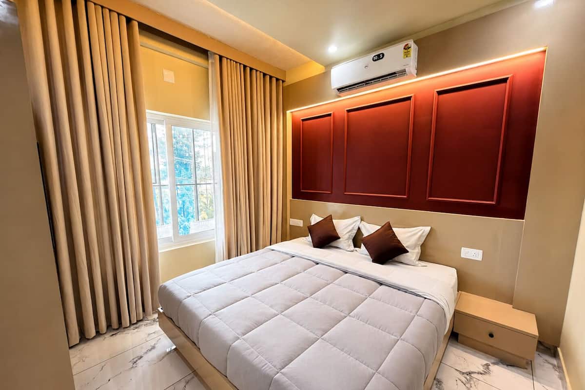 Luxury Suite, Mountain View | Frette Italian sheets, premium bedding, minibar, desk
