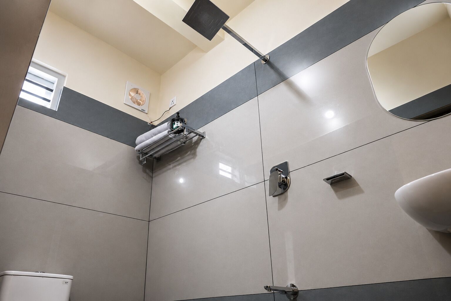 Shower, free toiletries, towels, soap