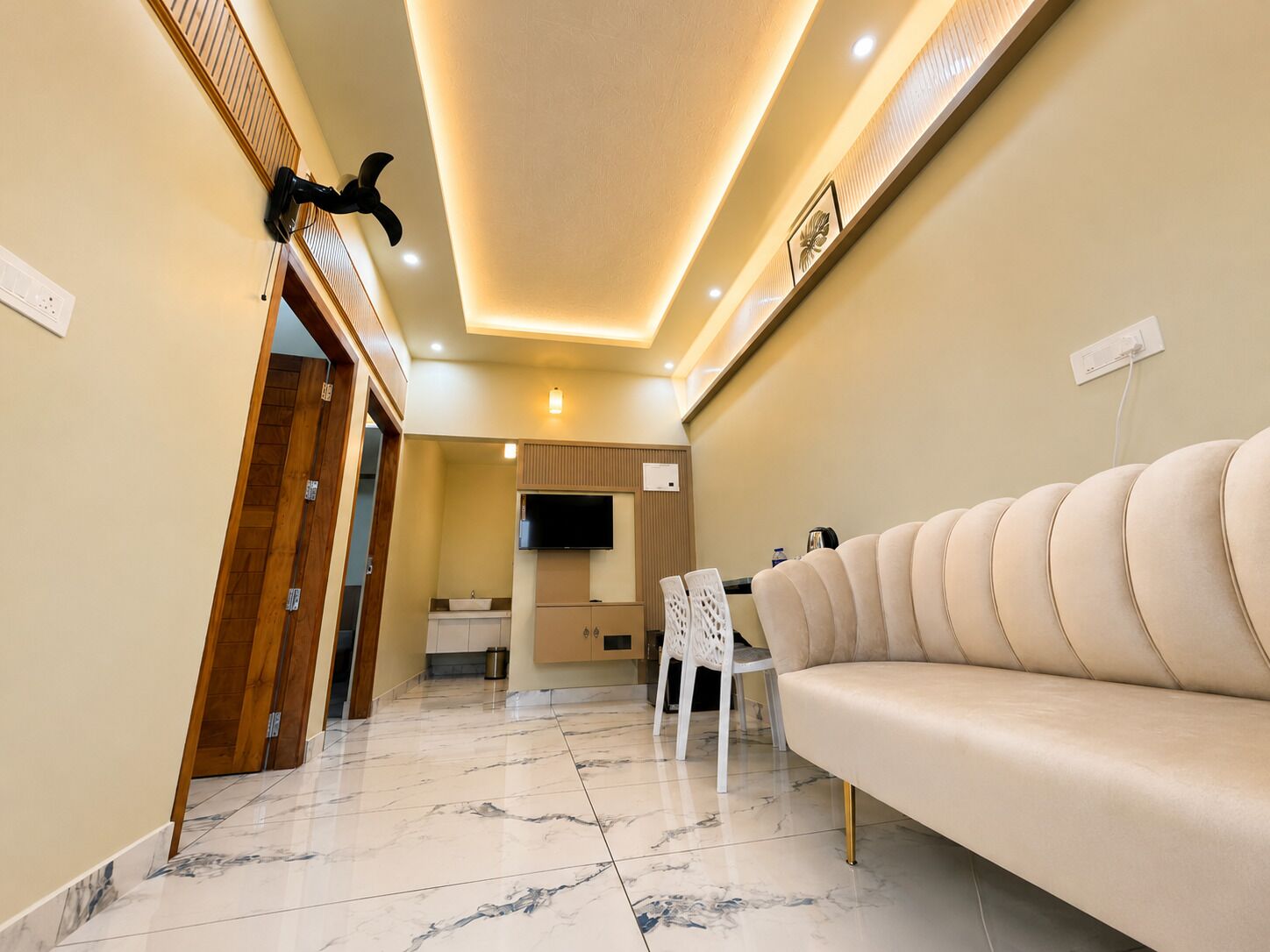 Luxury Suite, Mountain View | Living room