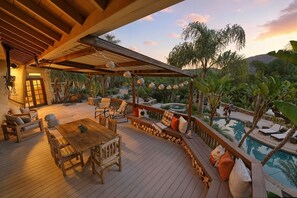 Outdoor dining - Private 3-Acre Retreat -Pool, Casita & Lemon Grove (Escondido)