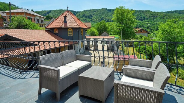 A balcony with wicker furniture and a view of a mountainous landscape. - Requiem Rustical Heaven Villa With Outdoor Pool (Bednja)