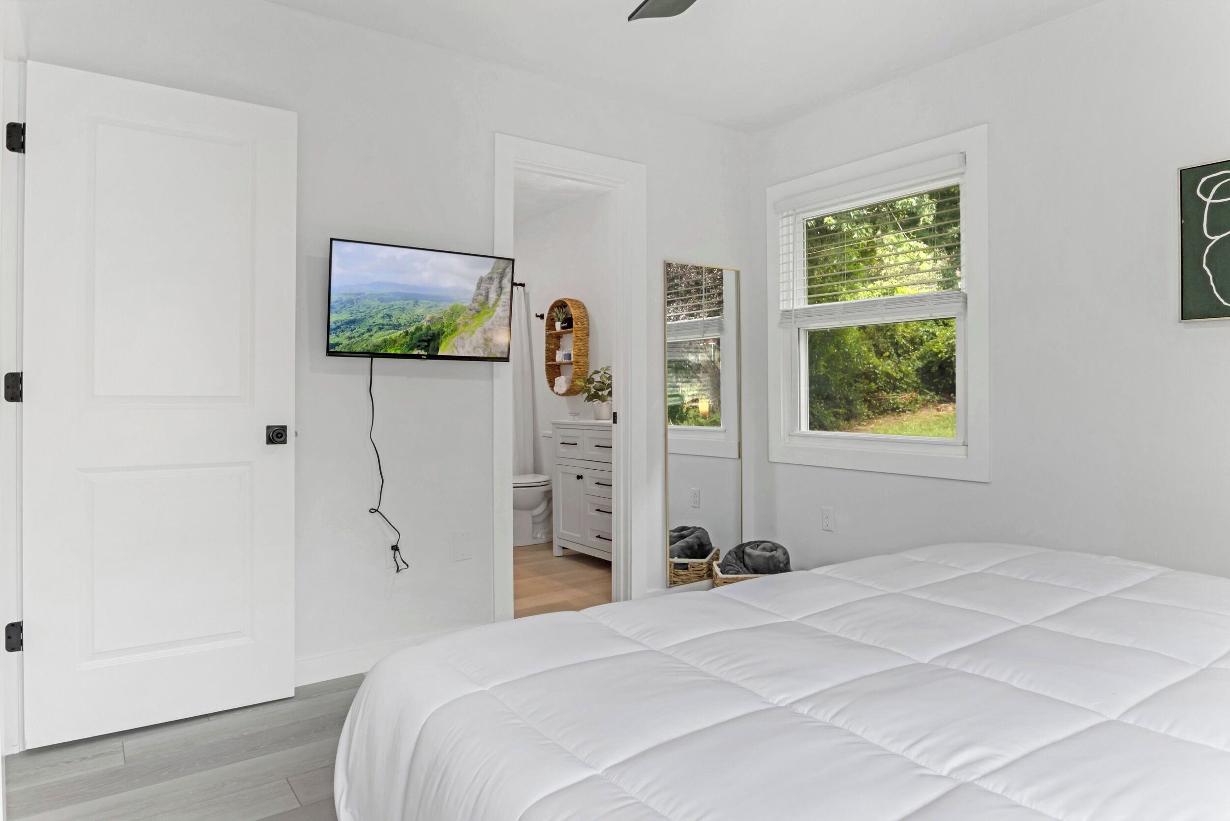 3 bedrooms, iron/ironing board, travel crib, WiFi (free)