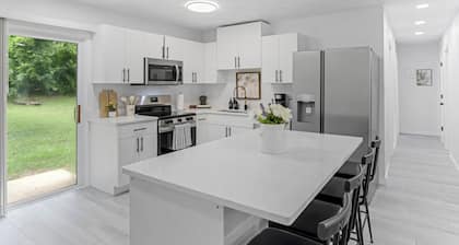 Modern 3BR with Game Room, Sleeps 8, Family-Friendly
