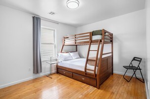 3 Schlafzimmer, Bügeleisen/Bügelbrett, WLAN, Bettwäsche