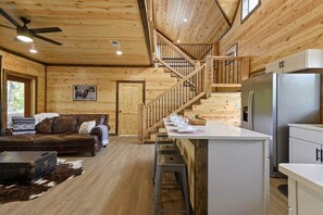 Living area - Waterfront: Hot tub, pool table, river, fishing (McCurtain County)