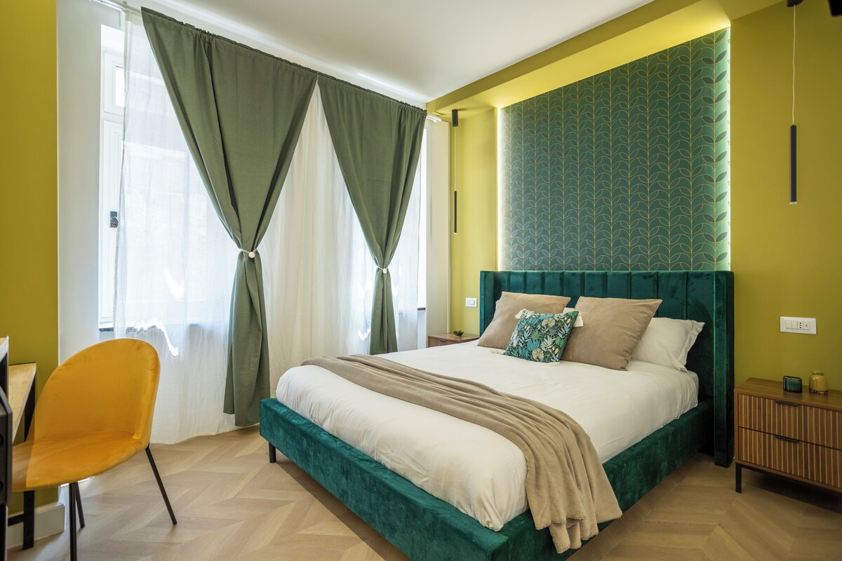 Premium bedding, in-room safe, desk, laptop workspace