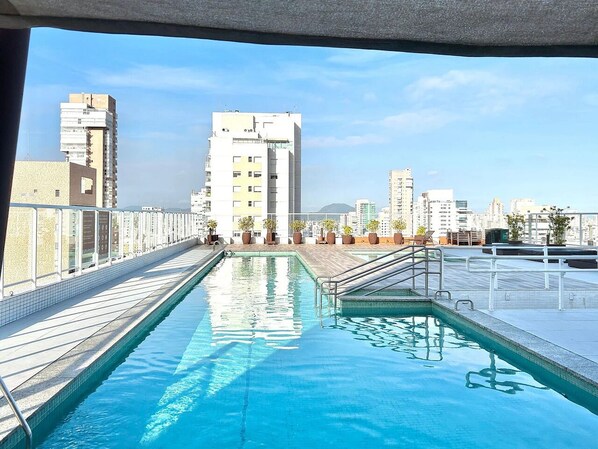 Appartement Deluxe, balcon | Piscine