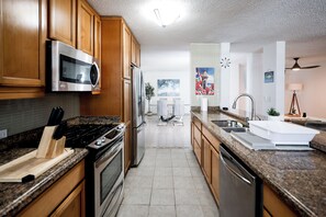 Private kitchen - Peaceful 3-bedroom apartment with AC in beautiful Luquillo (Luquillo)