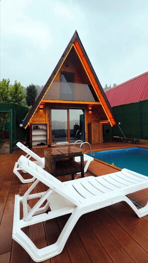 Outdoor dining - Havuzlu Bungalov Yerumoni (Çamlıhemşin)